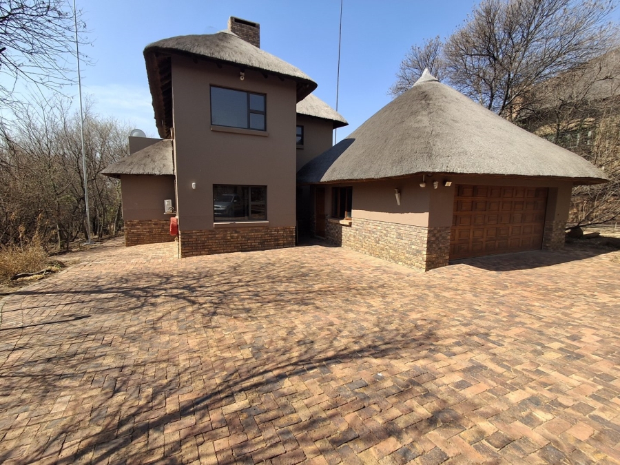 4 Bedroom Property for Sale in Boschenvaal River Front Lodges Free State